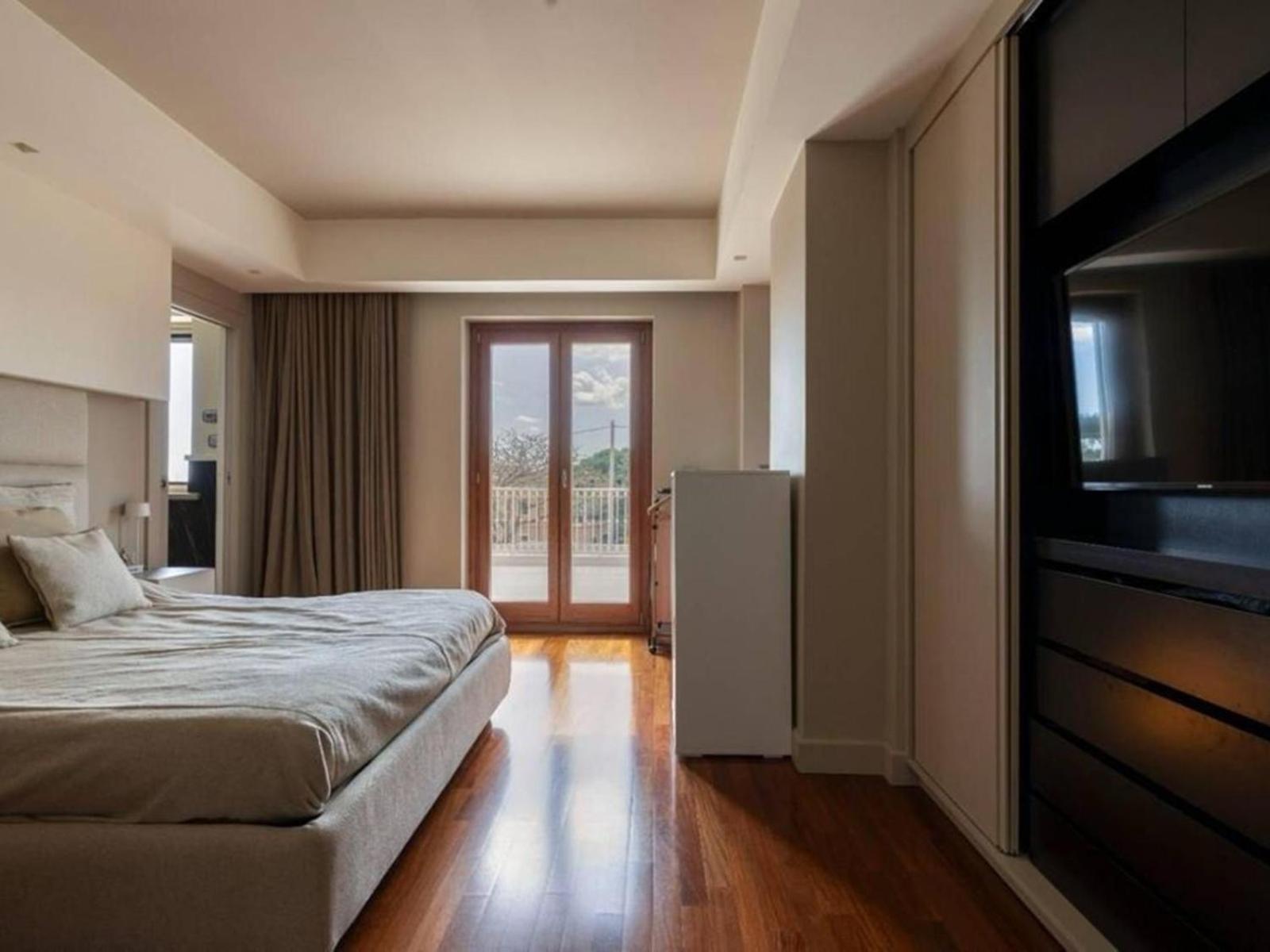 Mediterranean - Style In - 5 Bedrooms, Pool, Garden Apartment Olbia